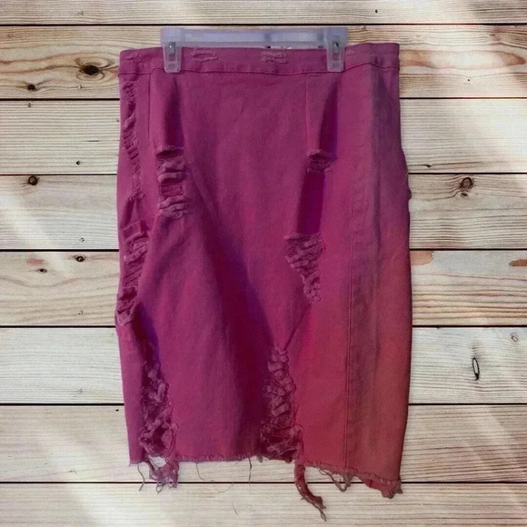 JEANS SKIRT SIZE LARGE PINK WITH DISTRESS - Picture 1 of 2